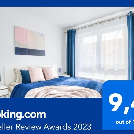 M&R Apartament Airport&Business Deluxe Cybernetyki 17 - Underground Garage - Free Wifi - Netflix - Air Conditioning - Self Check-In, Close By Chopin Airport Warsaw Luaran gambar