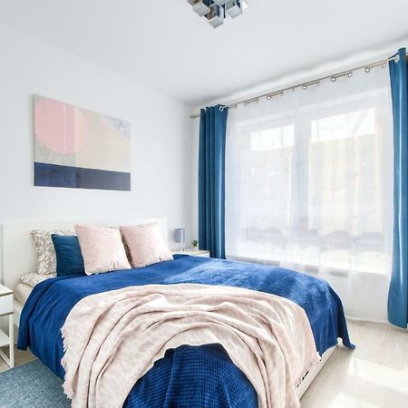 M&R Apartament Airport&Business Deluxe Cybernetyki 17 - Underground Garage - Free Wifi - Netflix - Air Conditioning - Self Check-In, Close By Chopin Airport Warsaw Luaran gambar