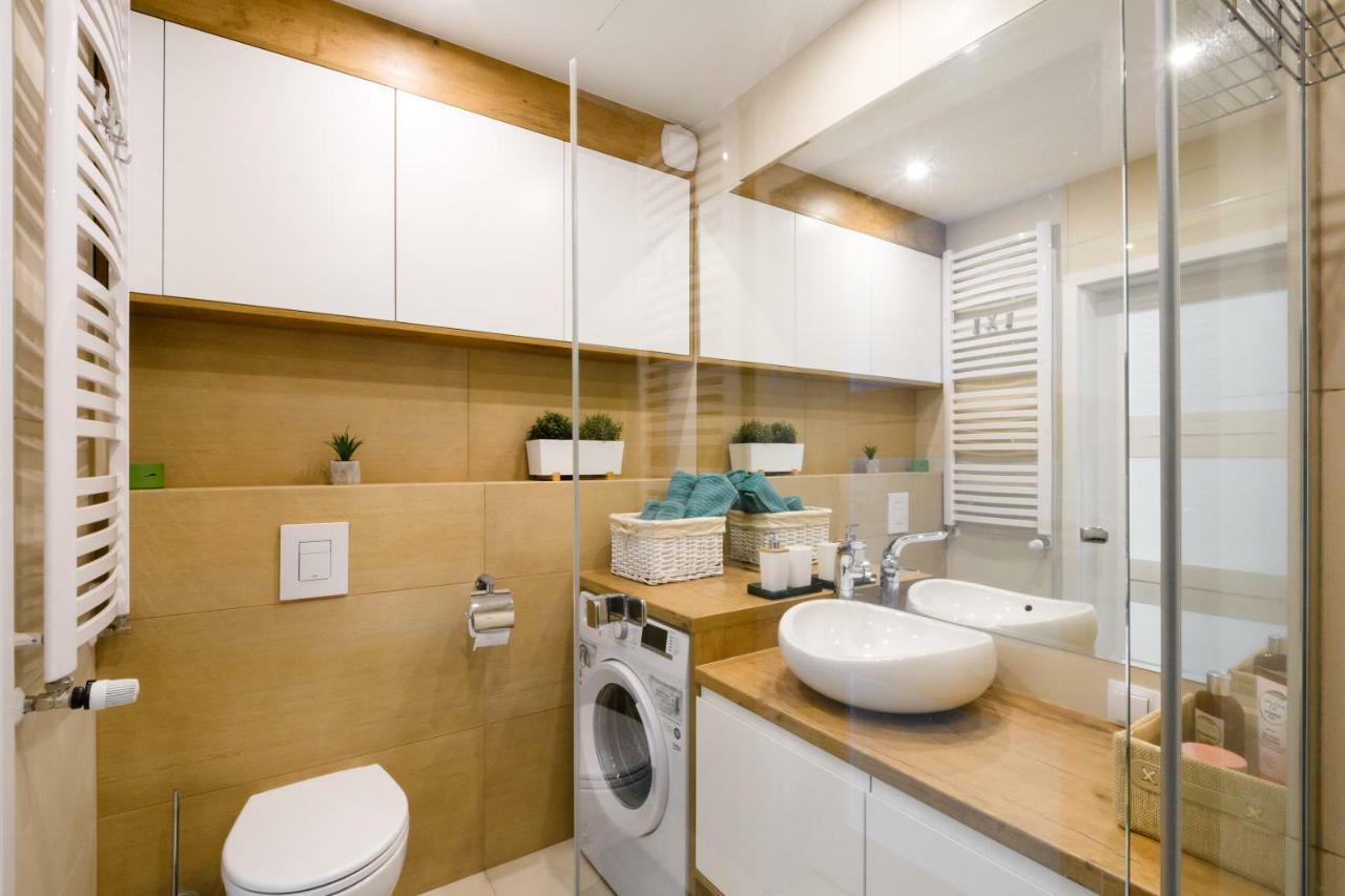 M&R Apartament Airport&Business Deluxe Cybernetyki 17 - Underground Garage - Free Wifi - Netflix - Air Conditioning - Self Check-In, Close By Chopin Airport Warsaw Luaran gambar
