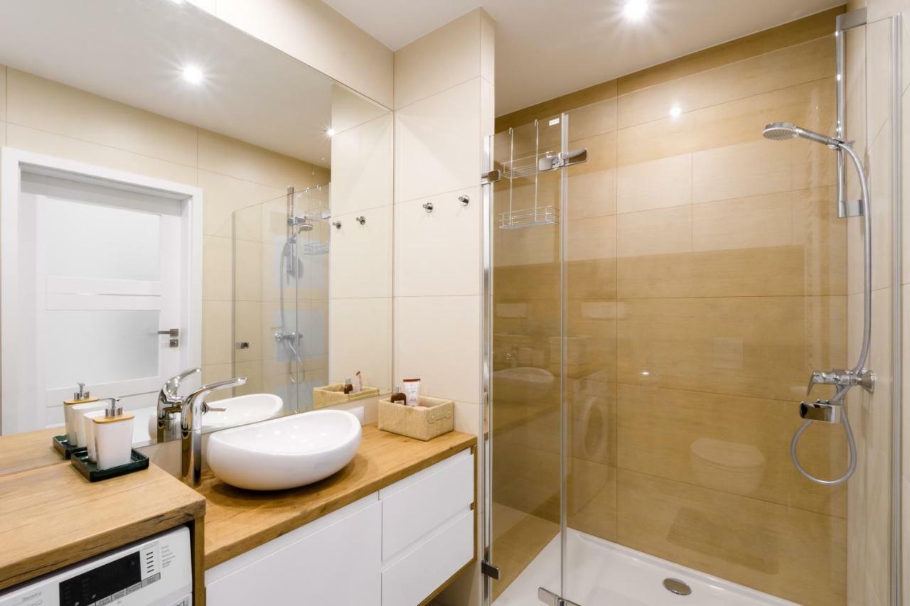 M&R Apartament Airport&Business Deluxe Cybernetyki 17 - Underground Garage - Free Wifi - Netflix - Air Conditioning - Self Check-In, Close By Chopin Airport Warsaw Luaran gambar