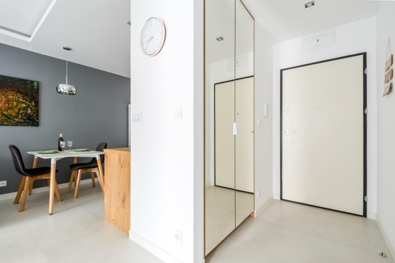 M&R Apartament Airport&Business Deluxe Cybernetyki 17 - Underground Garage - Free Wifi - Netflix - Air Conditioning - Self Check-In, Close By Chopin Airport Warsaw Luaran gambar