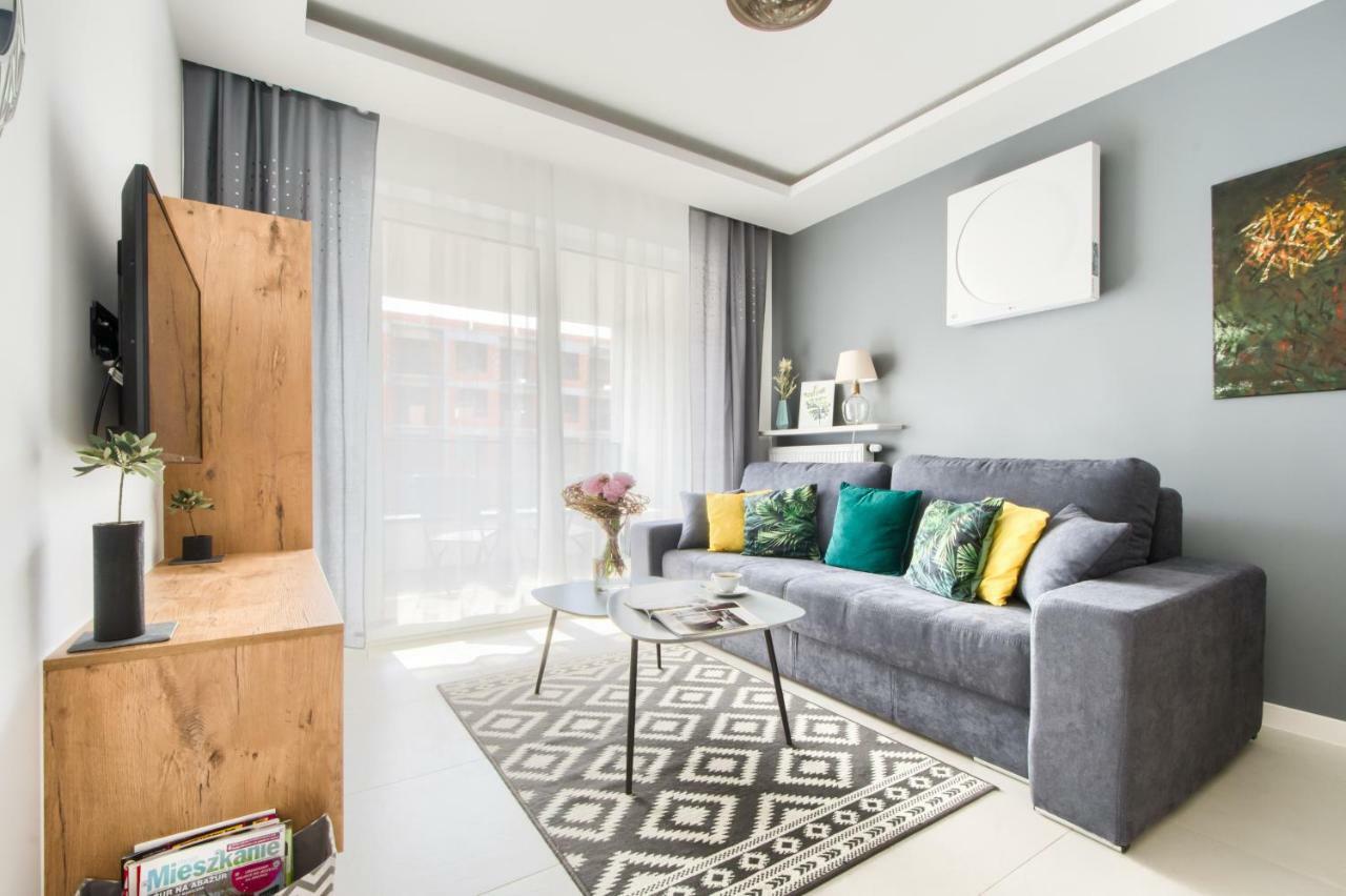 M&R Apartament Airport&Business Deluxe Cybernetyki 17 - Underground Garage - Free Wifi - Netflix - Air Conditioning - Self Check-In, Close By Chopin Airport Warsaw Luaran gambar