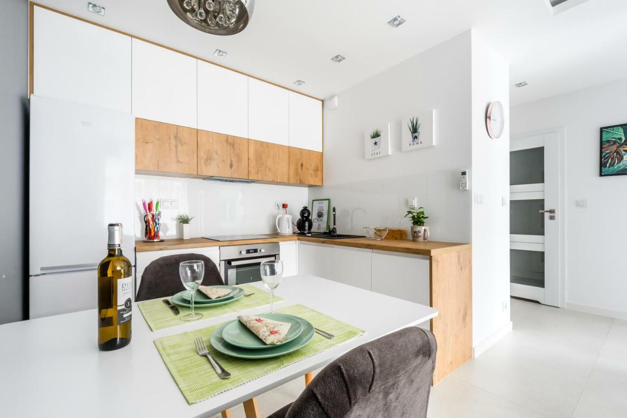 M&R Apartament Airport&Business Deluxe Cybernetyki 17 - Underground Garage - Free Wifi - Netflix - Air Conditioning - Self Check-In, Close By Chopin Airport Warsaw Luaran gambar