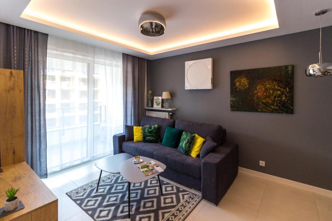 M&R Apartament Airport&Business Deluxe Cybernetyki 17 - Underground Garage - Free Wifi - Netflix - Air Conditioning - Self Check-In, Close By Chopin Airport Warsaw Luaran gambar
